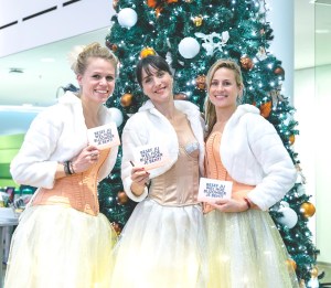 De Meisjes van het Compliment tijdens kerstborrel of een nieuwjaarsbijeenkomst